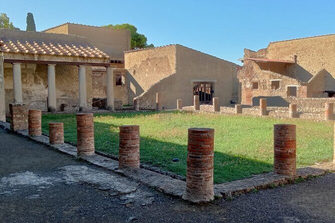 Private Tour in Herculaneum with an authorized guide - Price: when €16 entrance can change the math