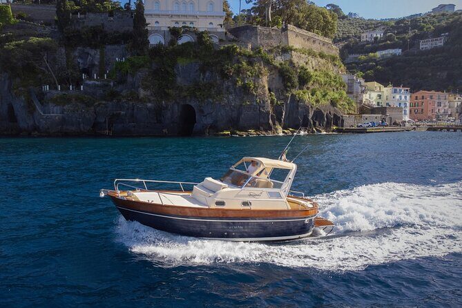 Private tour of Capri - Stop 2: Capri by boat—3 hours to get your bearings