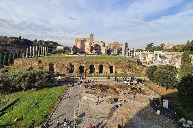 Private Tour of Rome from Sorrento - Trevi Fountain: The Coin Toss Moment With Space to Enjoy It