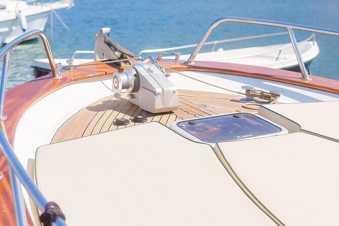 Private tour of the island of Ischia on a Fratelli Aprea gozzo - Sorgeto Termali di Sorgeto: warm sea water flowing into the ocean
