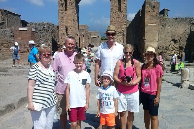 Private tour of the Pompeii excavations - Meeting at Piazza Esedra: start with less hassle