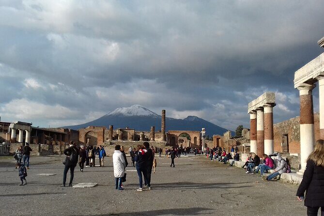 Private tour of the Pompeii excavations - Weather and walking reality at Pompeii