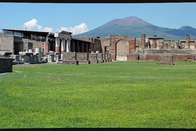 Private Tour Pompeii Herculaneum Vesuvius - Stop 2: Vesuvius National Park and the crater views