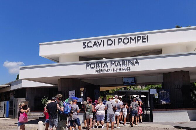 Private Tour Pompeii, Vesuvius and Herculaneum - The optional pro guide inside Pompeii and Herculaneum