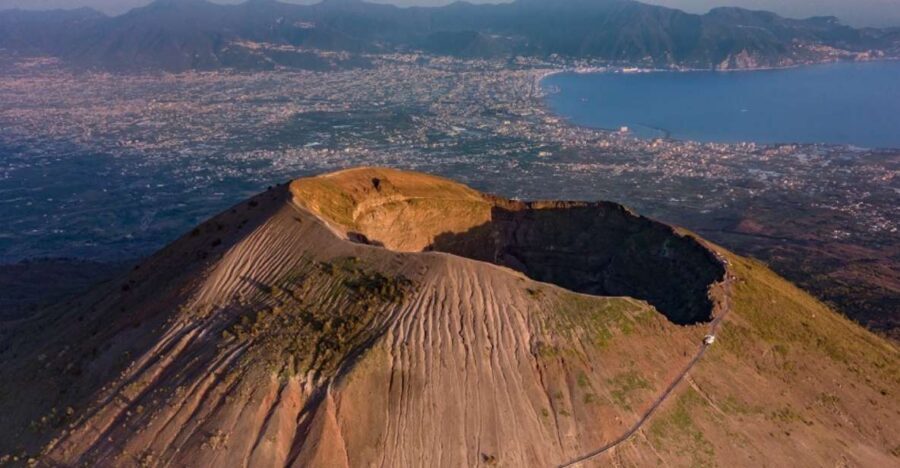 Round-Trip to Vesuvius National Park From Ercolano - Meeting point clarity: where to find the right bus