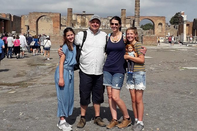 Shore Excursion Tour for Kids from Naples to Pompeii and Amalfi Coast - The Amalfi Coast segment: 3 hours of real freedom in Sorrento or Positano