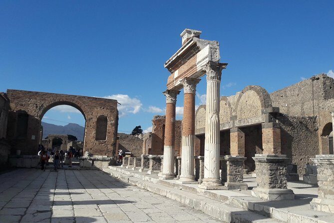 Skip-the-Line Pompeii Archaeological Site with Private Guide - Mt. Vesuvius in AD 79: the theme that makes Pompeii click