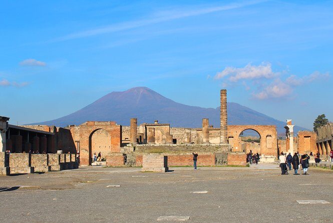 Skip-the-Line Pompeii Archaeological Site with Private Guide - Meeting at Hotel Vittoria and keeping the tour easy to follow