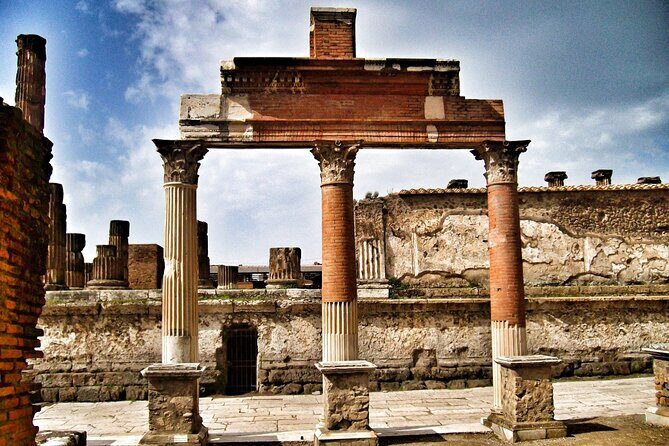Skip the line Pompeii Guided Tour - Getting From Sorrento (or Naples) Without Losing the Day