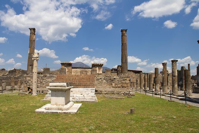 Skip-the-Line Pompeii Guided Tour from Naples - Basilica + Macellum: seeing the city’s civic machine