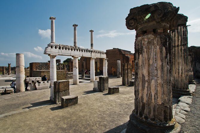 Skip-the-Line Pompeii Guided Tour from Naples - Stabian Baths: the best place to picture hot water, cold water, and gossip