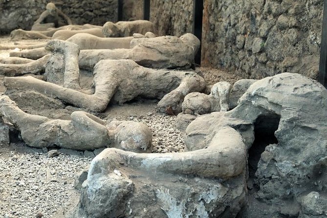 Skip the Line Private Pompeii Guided Tour - Teatro Grande and the Lupanar: entertainment and the city’s edges