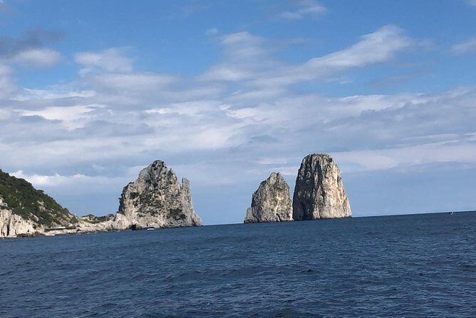 Small-group Positano Capri - Blue Grotto reality check: extra €18 and possible long waits