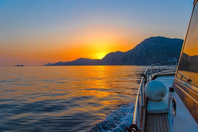 Small Group Tour in Positano by Boat at Sunset with Prosecco - Stop 2: Praiano and the la Gavitella cove stop