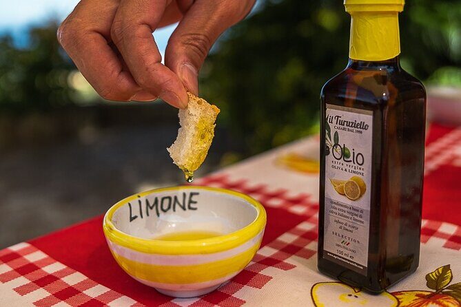 Sorrento Ape Tour, Lemon Garden, Mozzarella Show & Pizza Class - Inside the mozzarella show: watch it happen the old way
