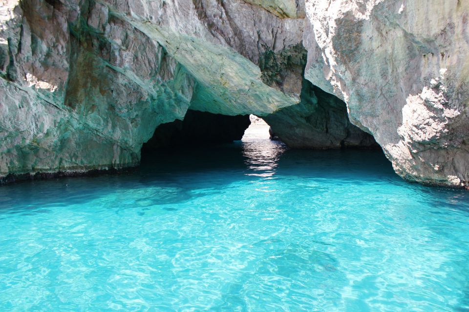 Sorrento: Capri and Blue Grotto Boat Cruise with Drinks - Drinks and limoncello on board: small comfort, big vibe