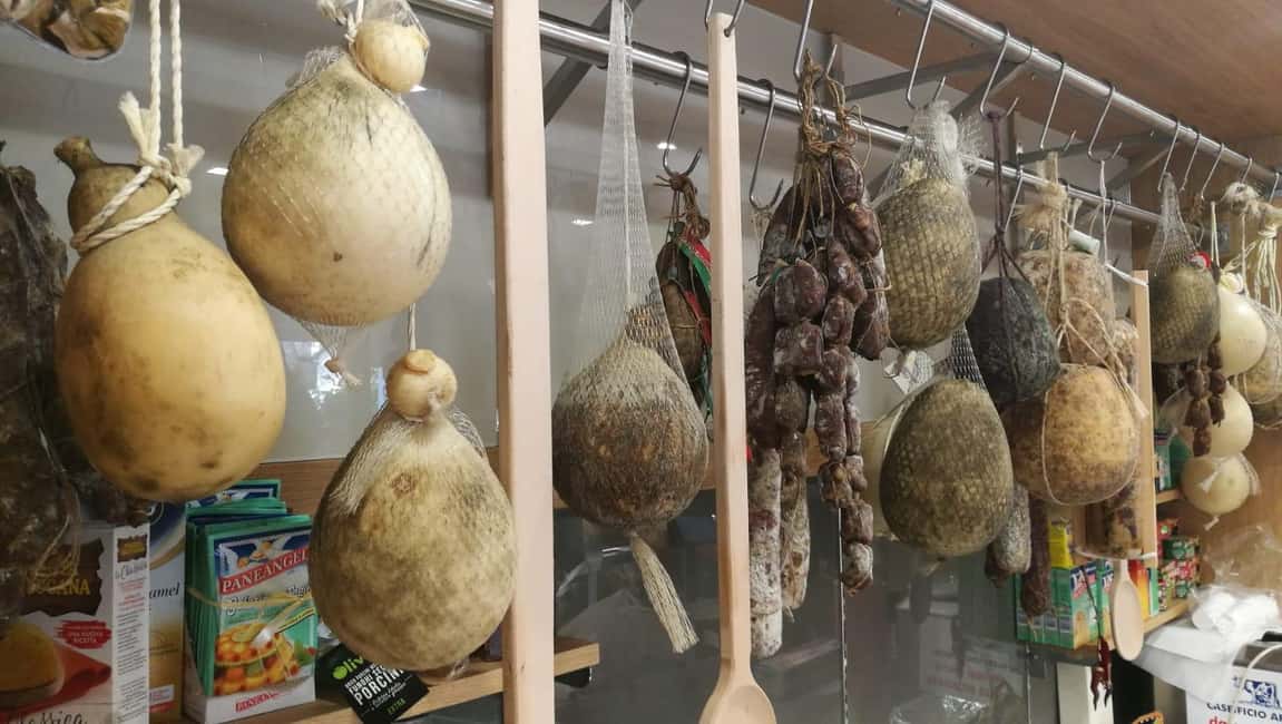 Sorrento: Food and Walking Tour with Cheese, Oil and Lemon - Why Sorrento’s late-afternoon streets are perfect for a food tour