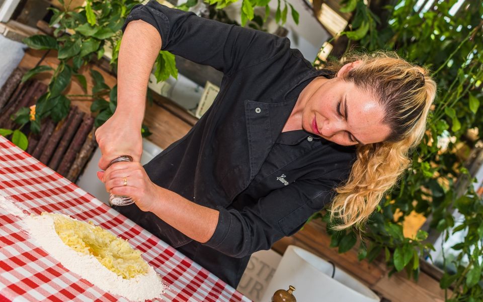Sorrento: Hands-on Cooking Class - A 3-hour Sorrento cooking lesson with real chef coaching