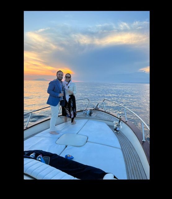 Sorrento: Luxury Private boat drinking & watching the sunset - A private Sorrento sunset boat, minus the crowds