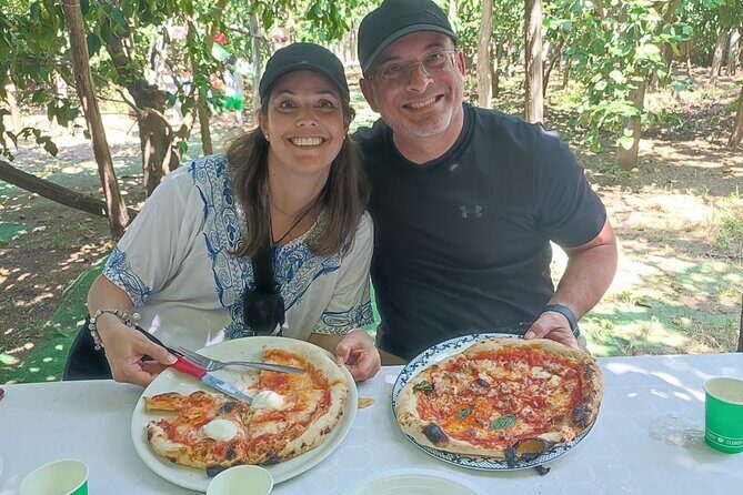 Sorrento Pizza Making Class with Local Pizzaiolo Hands on 100% - Stretching and topping: how to make your pizza look like pizza