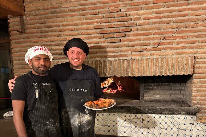 Sorrento Pizza Making Class with Local Pizzaiolo Hands on 100% - What you eat: lunch, wine, dessert, and limoncello