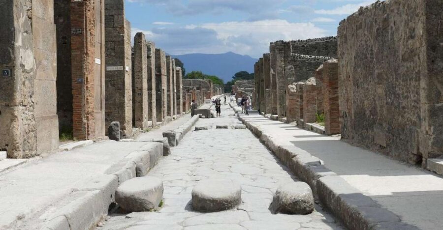 Sorrento: Pompeii and Mount Vesuvius Tour with Skip-the-line - Why Pompeii and Vesuvius in One Day Works