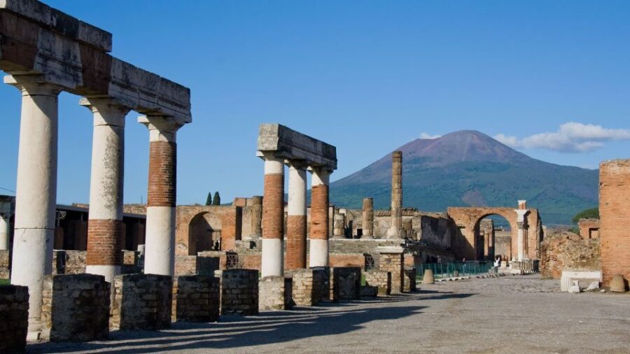 Sorrento: Pompeii and Vesuvius Day Trip with Entry and Lunch - Lunch at a Winery Near Vesuvius: A Proper Break, Not a Refundable Sandwich
