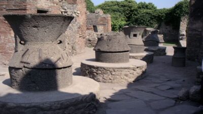 Sorrento: Pompeii & Herculaneum Tour with Skip-the-Line - The meet-up and how to start the day without stress
