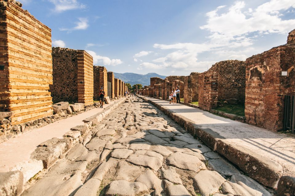 Sorrento: Pompeii Tour with guide, ticket & lunch included - Quick hits before you go