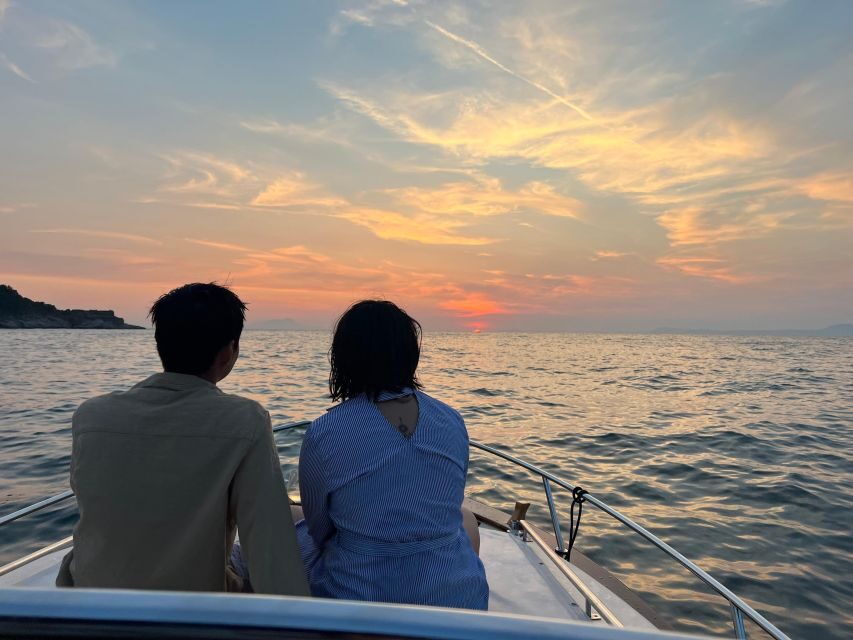 Sorrento: Private Sunset Boat Tour with Music and Aperitif - Price and value: $553.32 per group up to 6