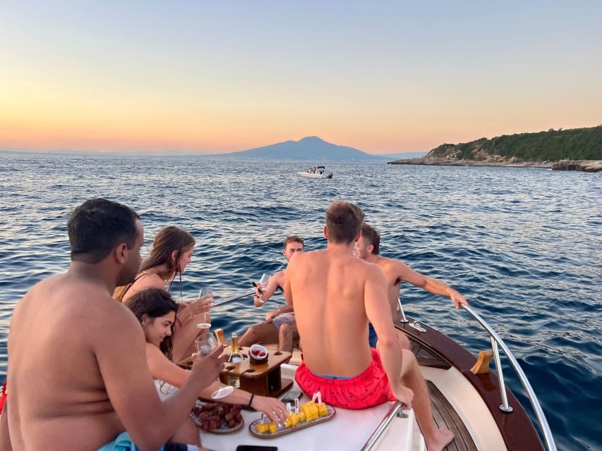 Sorrento: Private Sunset Boat Tour with Music and Aperitif - Who this private sunset cruise is best for