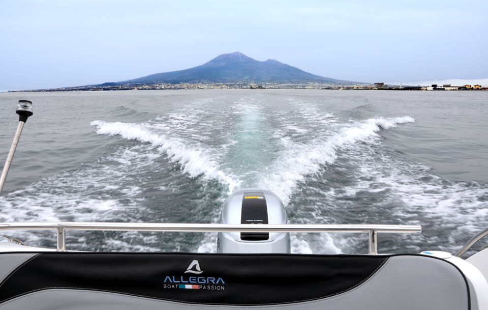 Sorrento: Private Sunset Cuise with Prosecco and Limoncello - The sail along the coast: caves, towns, and built-in photo time