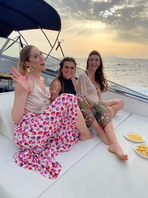 Sorrento: Sunset Coastal Boat Tour with Aperitif - Blues Island, caves, and the feel of Dolce Vita on the water