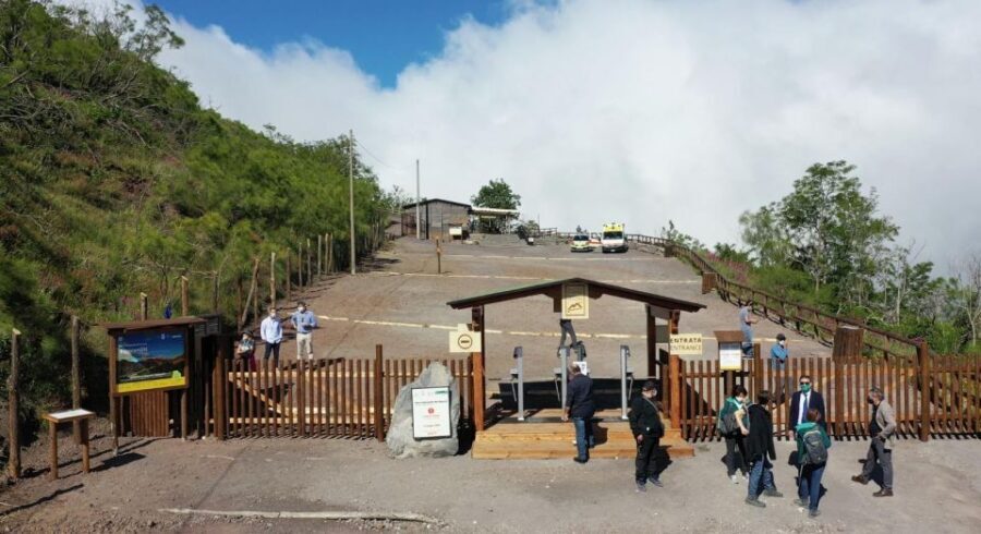 Sorrento: Vesuvius Day Trip with Entry and Lunch - Winery lunch on the slopes: good value, watch the clock
