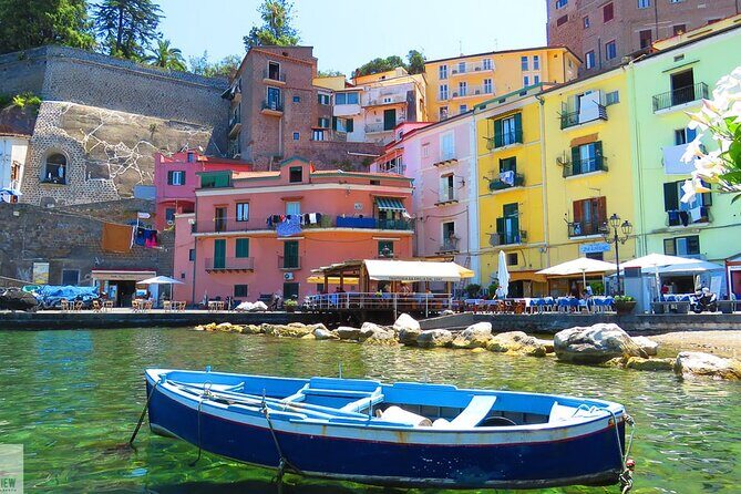 Sorrento Walking Tour & Limoncello Tasting - Centro Storico: Streets, Craft Details, and the Lemon-Limoncello Story