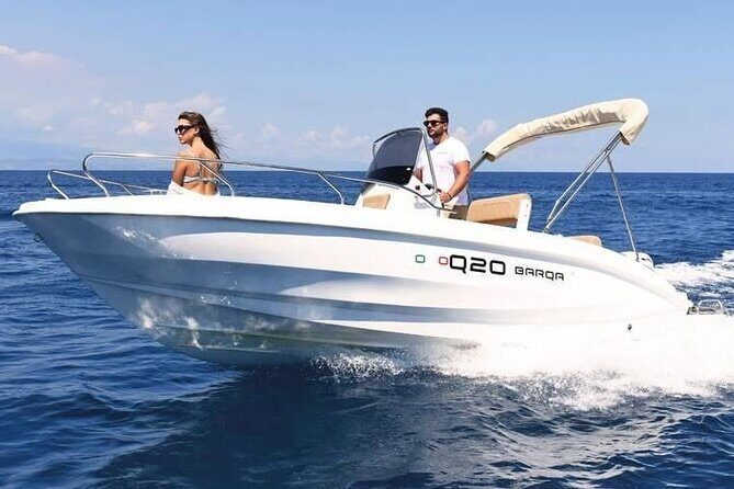 Sorrentomaxiboat tours to Capri - A private Sorrento-to-Capri cruise that actually feels personal