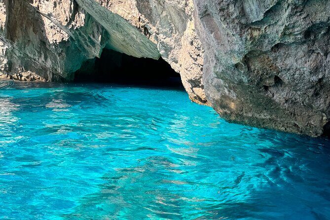 Sorrentomaxiboat tours to Capri - On-board comfort: drinks, snorkeling gear, towels, and shower