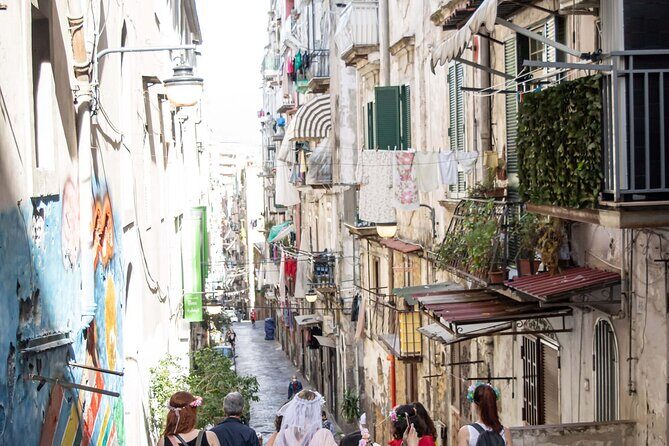 Spanish Quarter of Neaples StreetArt & Traditions, with coffee and babà - Ending near Piazza Plebiscito: how to use the last stretch