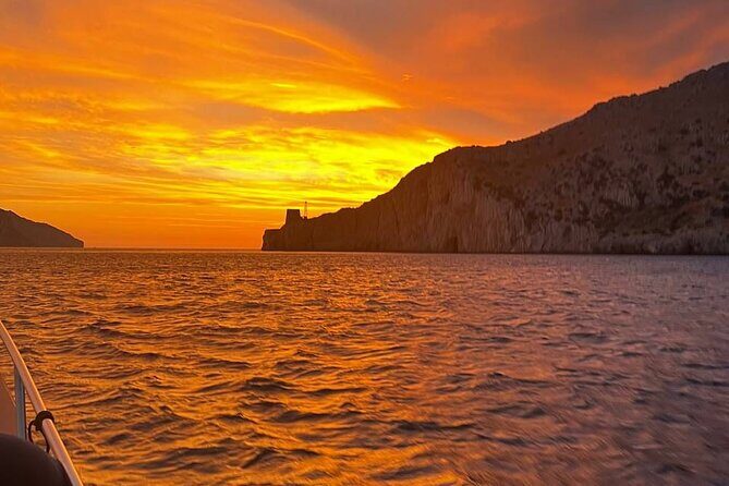 Sunset Luxury: Capri on fire - Sunset boat from Sorrento to Capri: what makes it work