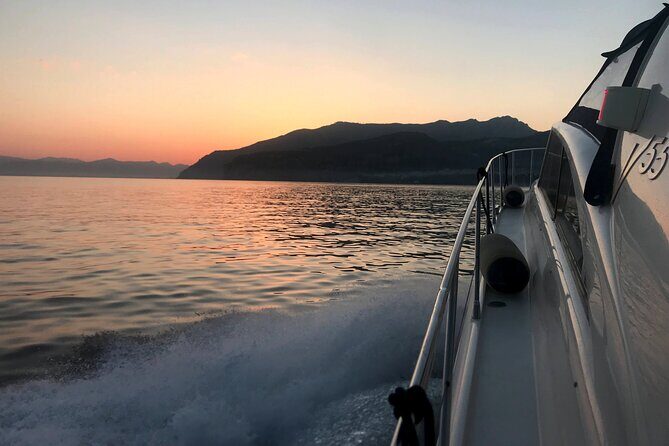 Sunset Luxury: Capri on fire - Capri at the waterline: your captain’s sunset spot
