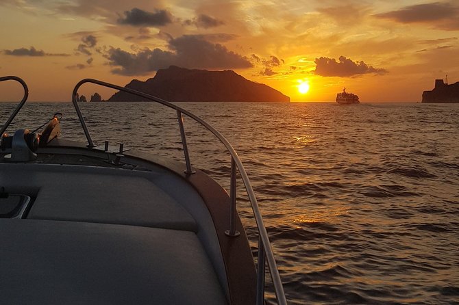 Sunset tour by private boat - A 6:00 PM Private Boat Loop Around Capri