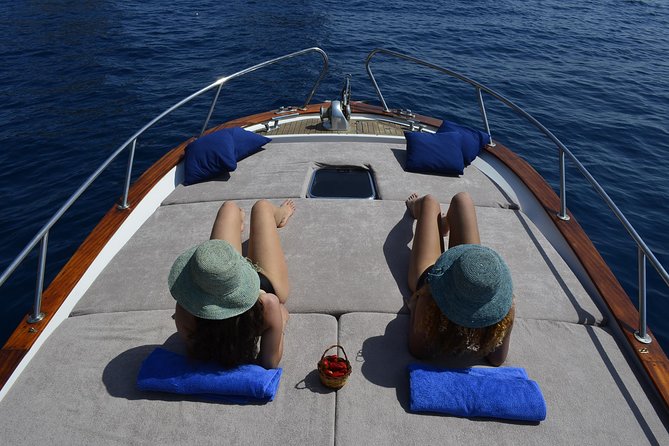 Sunset tour by private boat - Grotta Verde and the Punta Carena Lighthouse Sunset