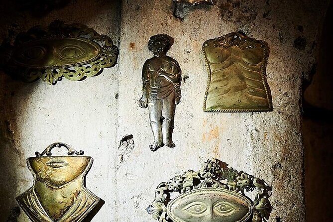The Mystery of Naples Saga: The Skull with ears - Via San Gregorio Armeno start: artisans, nativity streets, fast orientation