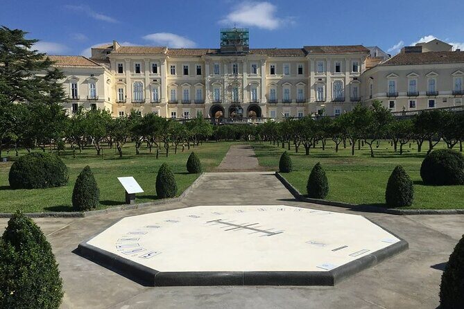 Tour at the Royal Palace of Portici and the Golden Mile - Your guided start at Portici’s university meeting point