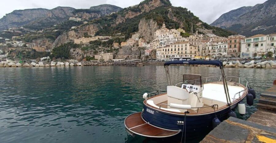 Tour in Barca da Amalfi un Viaggio da Sogno in Amalfi Coast - Boarding the Amalfi gozzo: quick briefing, then pure coast views