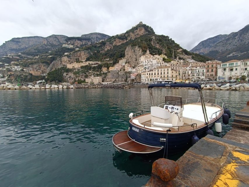 Tour in Barca da Amalfi un Viaggio da Sogno in Amalfi Coast - The Arco degli Innamorati: a rock arch with a love-story shape