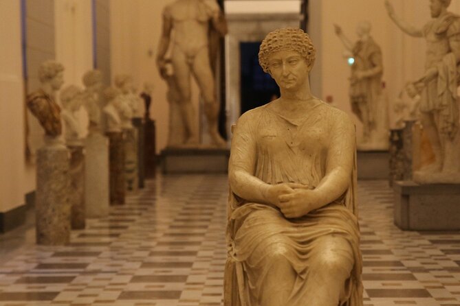 Tour in the National Archaeological Museum of Naples with an archaeologist - Farnese Collection and the Vesuvian Frescoes-Mosaics Focus