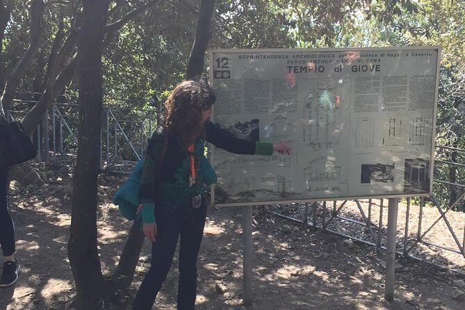 Tour in the ruins of Cuma with an archaeologist. - The guide makes the difference: Ilaria’s focused storytelling