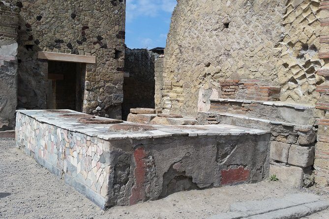 Tour in the ruins of Herculaneum with an archaeologist - Why Herculaneum feels different with an archaeologist guide