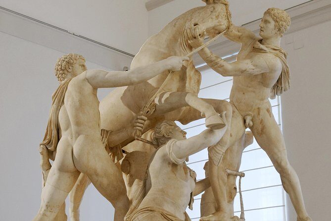 Tour of the Archaeological Museum of Naples - Entering the Museo Archeologico Nazionale di Napoli: what your guide will do